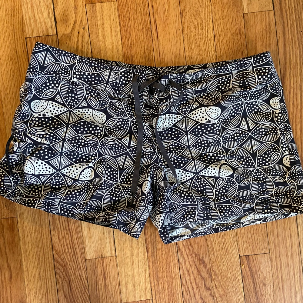 Patagonia Wavefarer Board Shorts women size 10